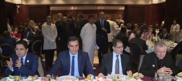 الملك  يقيم مأدبة غذاء على شرف المشاركين في مؤتمر مراكش