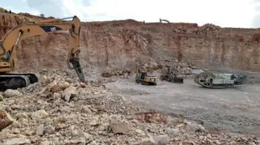 حقوقيون: احتجاجات بالأودية وأولاد دليم بسبب الاستغلال المفرط لمقالع بتانسيفت