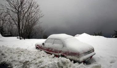 حبات ثلجية بحجم بيضة تتساقط وسط روسيا