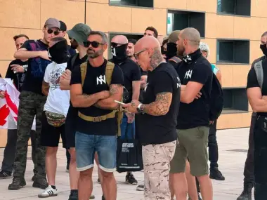 جماعة إسبانية نازية تدعو لطرد "السبتاويين" من أصول مغربية وتؤجج التوتر بالمدينة