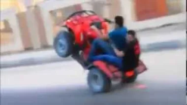 شاهد كيف انتهى عبث مراهقان في مصر