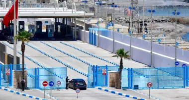 هل أغلق المغرب نهائيا المعابر الجمركية بسبتة ومليلية المحتلتين؟ وزير الخارجية الإسبانية يقطع الشك باليقين