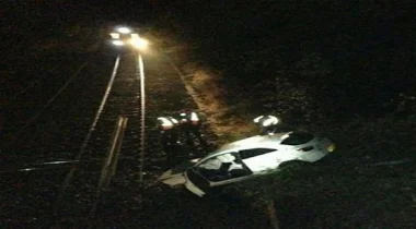 بريطانية تنجو من الموت بأعجوبة قبيل اصطدام قطار بسيارتها