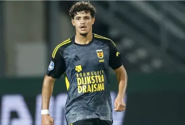 باعوف والعركيوي يسجلان في فوز كامبور الكاسح بسداسية في الدوري الهولندي