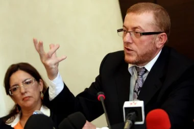 السيد بوليف: تسجيل 4 آلاف مخالفة في إطار عمليات مراقبة أسعار المواد الغذائية خلال 2012