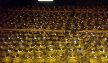 وزير التجارة يعترف بارتفاع وتيرة تهريب زيوت المائدة من الجزائر نحو المغرب