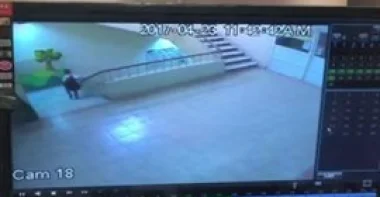 سقوط  طفل سعودي من الطابق الثاني بمدرسة بالمدينة المنورة