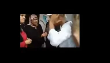 فين وصلنا...فيديو لتلاميذ يحاصرون مجموعة من الأستاذات احتجاجا على تشديد الحراسة في امتحان الباكلوريا