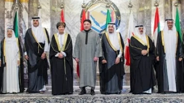 المغرب يعلن الحياد ويمد يد الوساطة في الأزمة الخليجية