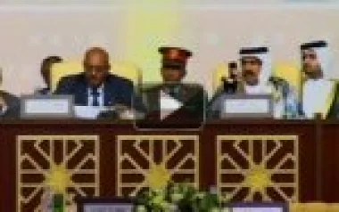 أمير قطر يلعب بالأيفون 