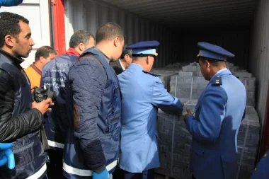 رجال الجمارك بأكادير يحبطون محاولة لتهريب 29500 كيس صغير لمرق التوابل