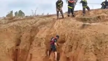 محاولة انقاذ احد اﻻشخاص  بمغارة واد الواعر بسوس ماسة