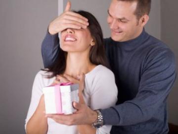 مفتاح سعادة المرأة : كرم الرجل