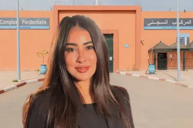 من نجومية مواقع التواصل إلى زنازن السجن مرتين.. من تكون المؤثرة سكينة كلامور؟