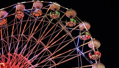 كارثة في مدينة ملاهٍ بالهند.. انهيار عجلة دوّارة يوقع عشرات المصابين