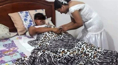 ممرضة تهرع لإنقاذ مريض مرتدية فستان زفافها