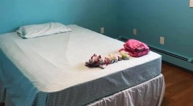 شاهد كيف عاقبت هذه المرأة طفلتها المتنمرة