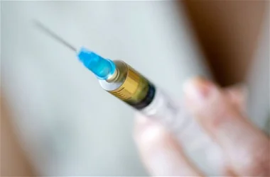 خطير ... تلاميذ يحقنون زميلتهم بحقنة غريبة في العمود الفقري داخل الفصل ونقلها للمستعجلات و"أخبارنا" تكشف تفاصيل مثيرة