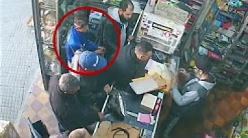 شاهد كيف تمت سرقة هاتف شخص دون أن يحس بذلك