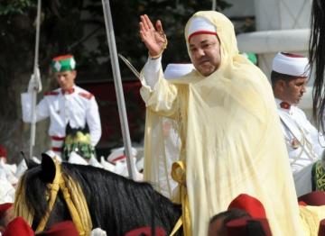 الملك محمد السادس يؤدي صلاة الجمعة بمسجد حسان بالرباط