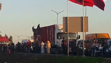 شاحنة محملة بالبرتقال تتعرض للنهب والسرقة من طرف القاصرين بالبيضاء