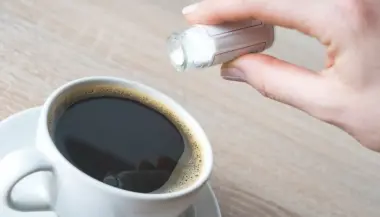 القهوة وتداخلاتها مع الأدوية.. متعة يومية قد تتحول إلى خطر صحي