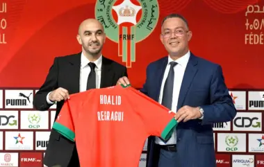 الركراكي يعقد اجتماعًا مطولًا مع وكيل أعماله بالرباط قبل لقاء الحسم مع لقجع