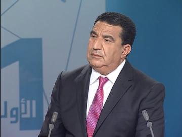 فيسبوكيون يتداولون فيديو للقطة محرجة من مواطن رفض مصافحة الوزير السابق "مبديع" أمام العامل