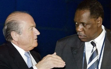 بلاتر يستعد لفرض عقوبة غير مسبوقة على الكاف بسبب المغرب "فيديو"