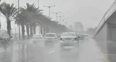 نشرة إنذارية.. زخات رعدية مع احتمال تساقط البرد وهبات رياح بعدد من مناطق المملكة