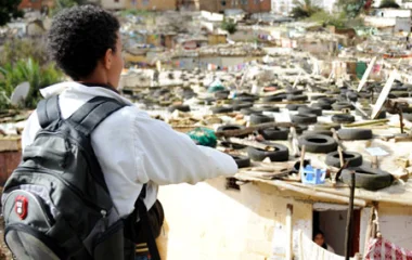 فضيحة ... 800 أسرة تعيش داخل "حفرة" الدار البيضاء