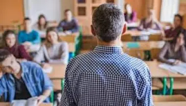 ليست من مهامنا!.. سخط بين الأساتذة بعد استفسار مدير لأستاذ لم يدخل نقاط التلاميذ في مسار (وثيقة)