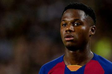 فاتي يعود إلى برشلونة بعد غياب 9 أشهر