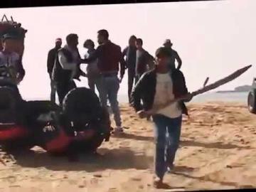 خطيير..سائح أجنبي يصور عملية كريساج بشاطئ الصويرة أمام أعين الناس