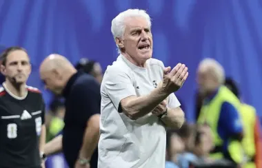 ديما الكريتيك..مدرب جنوب إفريقيا يفتح النار على ملاعب المونديال