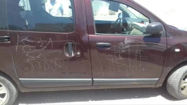 سيارة أستاذ بعد حراسة الباكلوريا