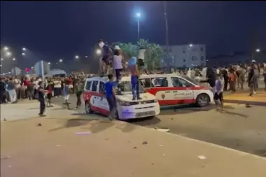 انشقاقات داخل حركة "جيل زد".. تيار يعلن إلغاء مسيرات اليوم الاحتجاجية وآخر يدعو إليها بعد تصويت مؤيد