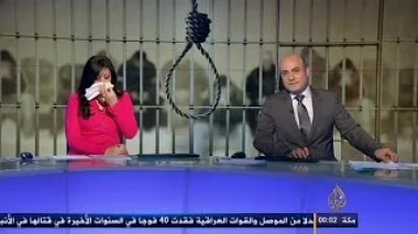 موقف محرج لمذيعة قناة الجزيرة على الهواء !!