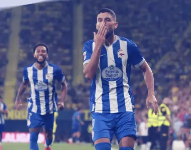 المغربي الدهشوري يخطف الأضواء ويقود ديبورتيفو لقلب الطاولة على فياريال