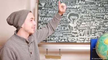 مع كل لغة جديدة تكتسب وجها آخر وربما أخلاقا مختلفة
