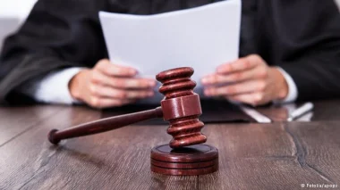 محكمة ألمانية تؤيد قرار طرد موظف بسبب التحية النازية