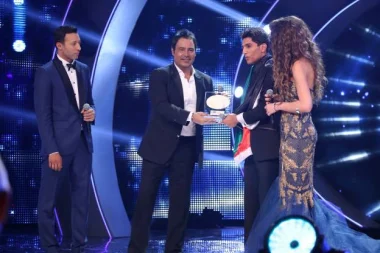 الفلسطيني محمد عساف يحرز لقب "أراب آيدول" في موسمه الثاني (فيديو) 