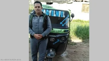 سائق  "تريبورتور" يجد "ربع مليون" في حقيبة .. فيمضي ساعات في البحث عن أصحابها