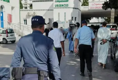 شخص هائج يعتدي على مواطن بـمطرقة داخل مستشفى سانية الرمل في تطوان