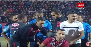 المشجع الودادي "كمال" حاضر في مباراة مع فريقه بتطوان