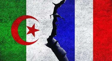مستدعية السفير الفرنسي .. الجزائر تحتج على اعتقال سلطات باريس لأحد دبلوماسييها بعد توريطه في عملية اختطاف "مافيوية