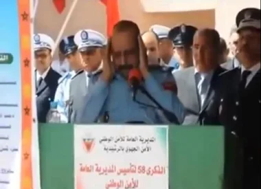 شرطي مغربي يتلو القرآن بصوت جميل جدا