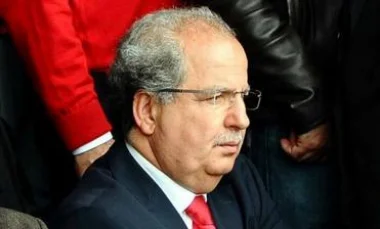 عبد الإله أكرم يقرر التنحي عن رئاسة الوداد عند نهاية الموسم