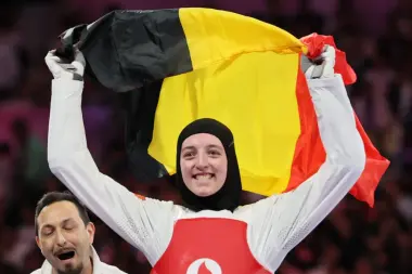 بطلة مغربية محجبة تدخل تاريخ الرياضة البلجيكية