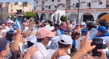 استقبال حافل لفوزي لقجع خلال الحملة الانتخابية بالحي الحسني بالدار البيضاء
